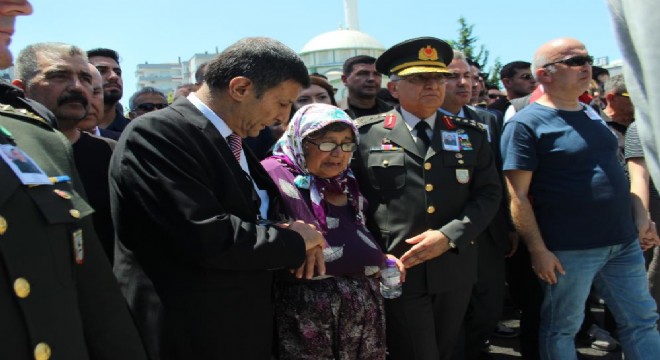 Şehit annesinden son veda: Hakkım helal yavrum