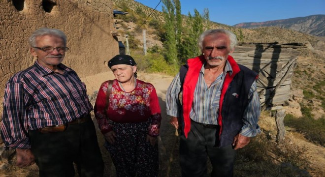 1.5 kilometrelik yolu kendi imkanları ile yaptı