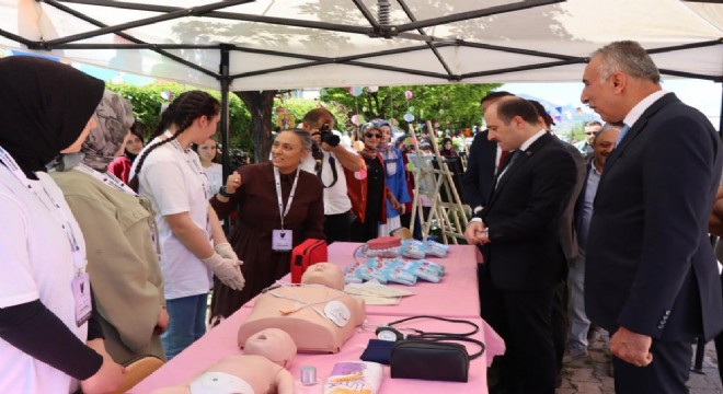 1 Yıllık emeklerini sergilediler