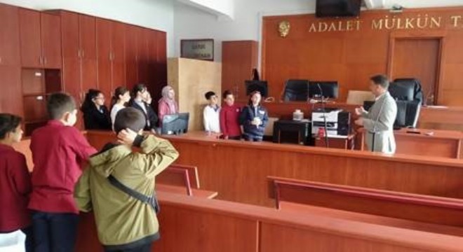 Adalet Sarayı'nda Hukuk ve Adalet dersi