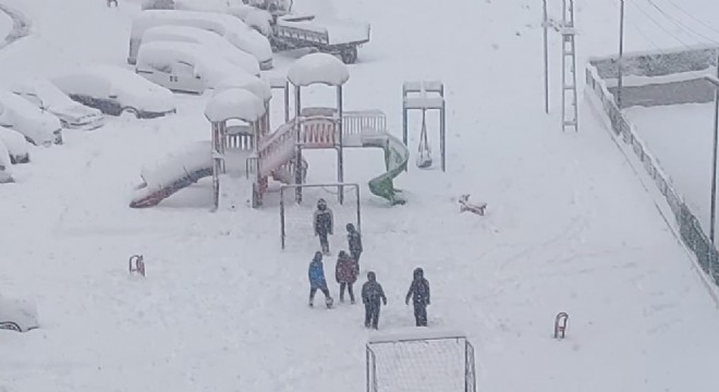 Aşkale'de eğitime kar molası