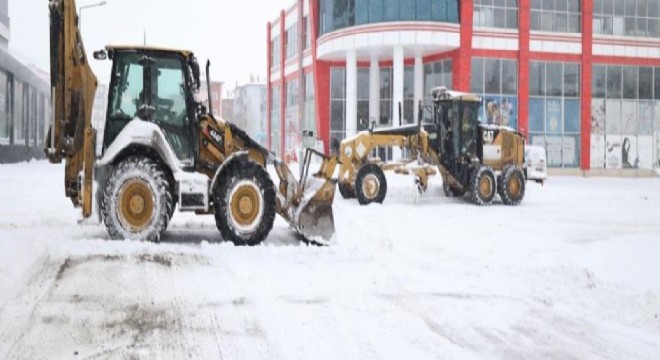 Aziziye'de karla mücadele