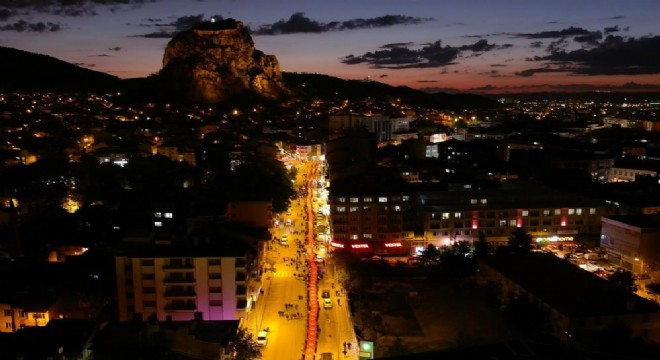 Bir kilometrelik Türk bayrağıyla 19 Mayıs coşkusu