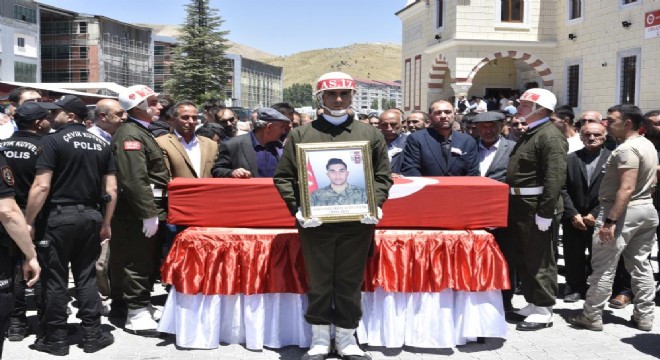 Bitlis şehidini uğurladı