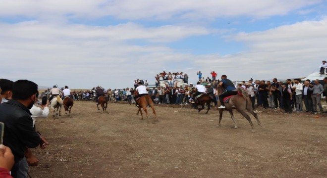 Çat'ta rahvan at yarışlarına yoğun ilgi