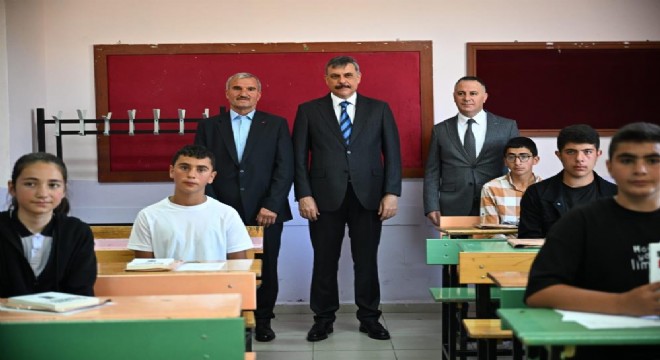 Çiftçi öğrencilerin karne heyecanını paylaştı