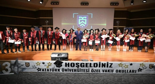 Çiftçi öğrencilerin mezuniyet sevincini paylaştı