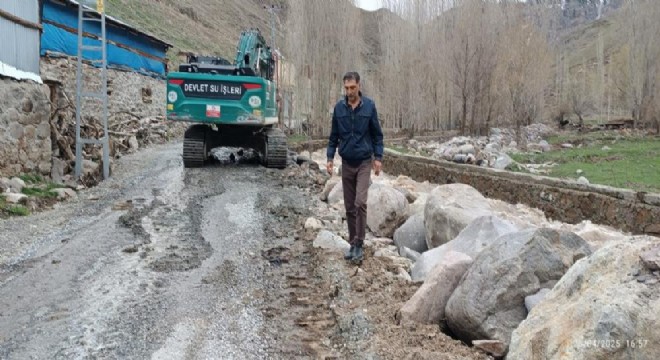 Dümbüllü Deresinde taşkın koruma seferberliği