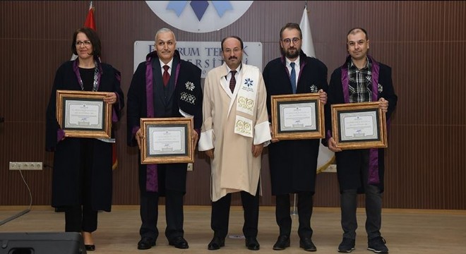 ETÜ'de Akademik Giysi ve Ödül Töreni