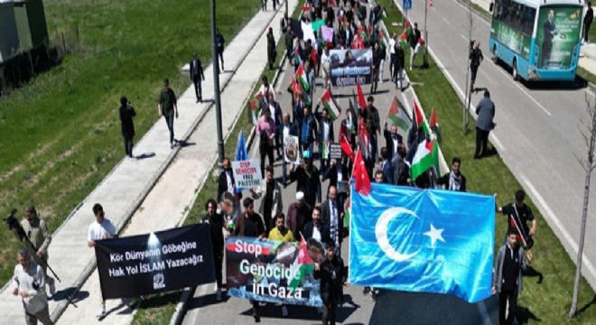 ETÜ'lüler Gazze ve Doğu Türkistan için yürüdü