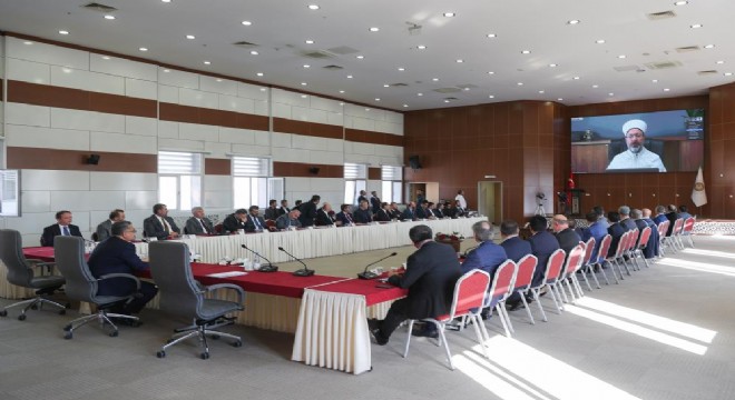 Erbaş: 'Mazlumların yanında olmaya gayret ediyoruz'