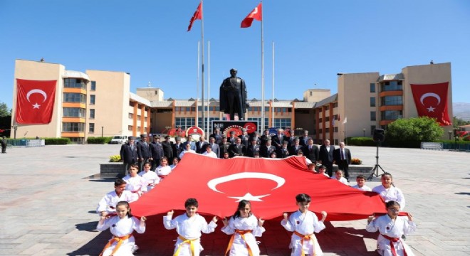 Erzincan'da 106'ıncı yıl coşkusu