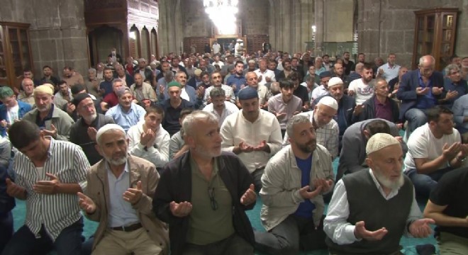 Erzurum'da Mevlid Kandili coşkusu