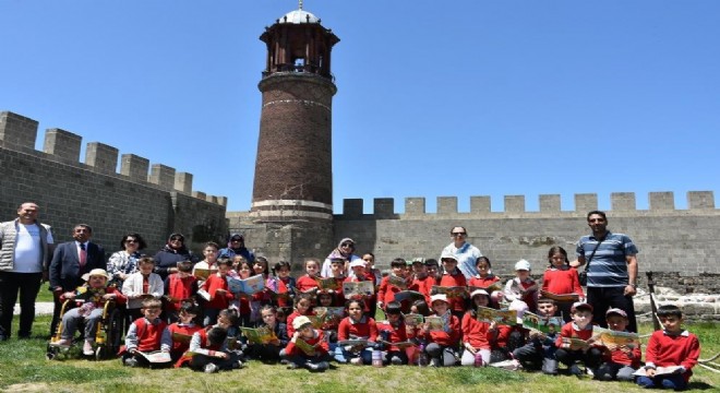 Erzurum kalesinde okuma şenliği