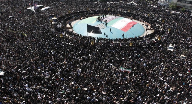 Hamaney, Reisi'nin cenaze namazını kıldırdı