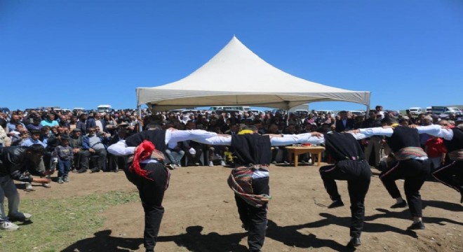 Karayazı Ters Lale Festivali yoğun ilgi buldu