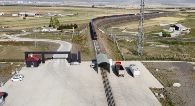 Kars Asya ile Avrupa'yı birbirine bağlıyor