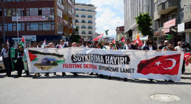 Öğrencilerden 'Filistin' temalı mezuniyet yürüyüşü