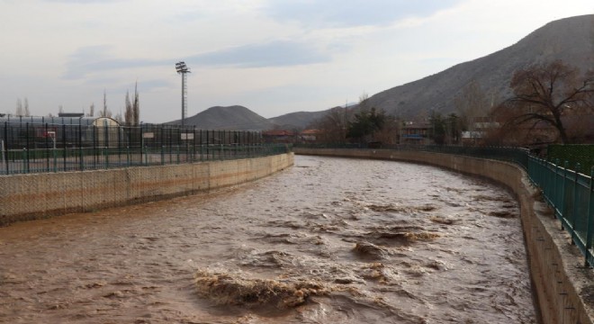 Oltu Çayının debisi yükseldi