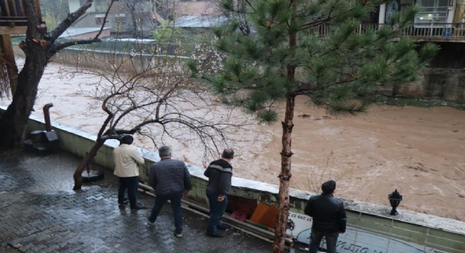 Oltu Çayının debisi yükseldi