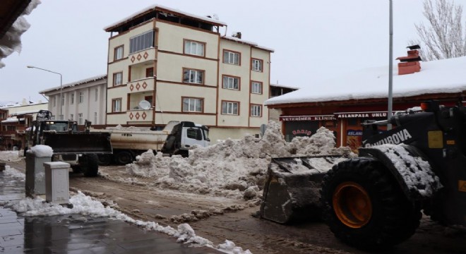 Oltu'da karla mücadele seferberliği
