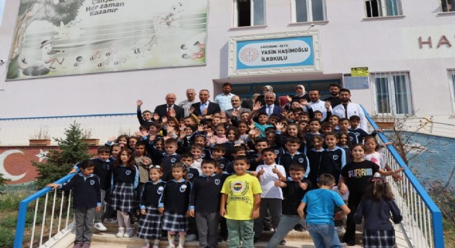 Oltu'da öğrencilere kırtasiye desteği