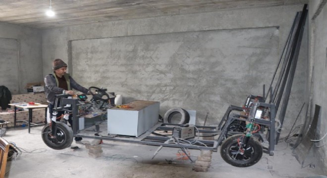 Oltulu Sanatkar'dan güneş panelli 'otosiklet'