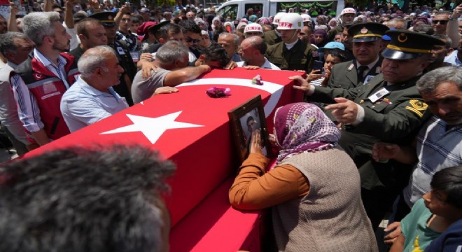 Şehit Yaman dua ve gözyaşlarıyla uğurlandı