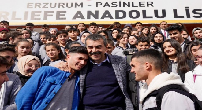 Tekin Pasinler'de öğretmen ve öğrencilerle buluştu