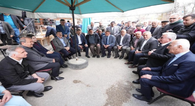 Tekin, Uzundere'de esnafın bayramını kutladı