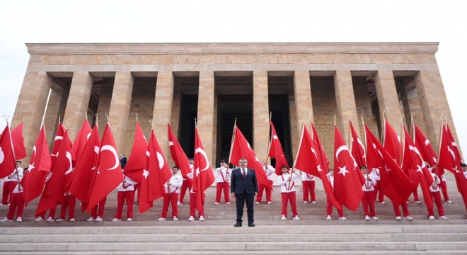 Tekin, öğretmenlerle Anıtkabir'i ziyaret etti.