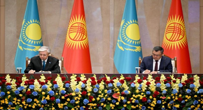 Tokayev'den Caparov'a Altın Kartal devlet nişanı