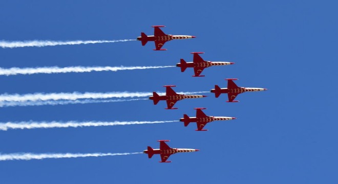 Türk Yıldızları 954'inci Gurur Yılı için semadaydı