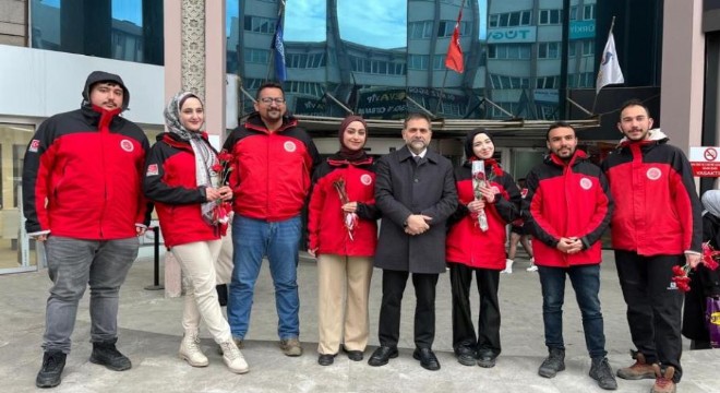 Uçar'dan karanfilli kutlama