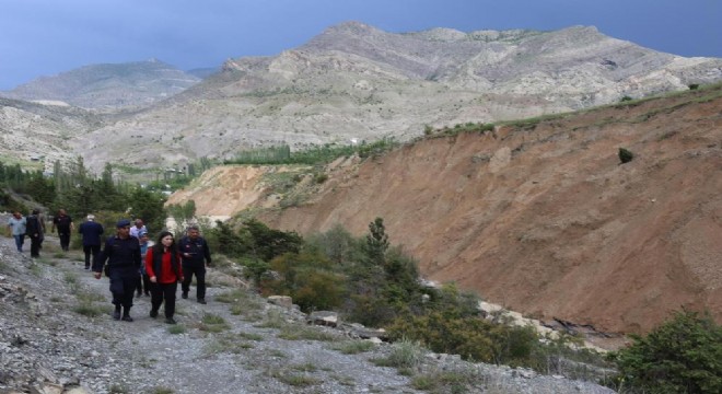 Uzundere Çağlayan'da heyelan araştırması