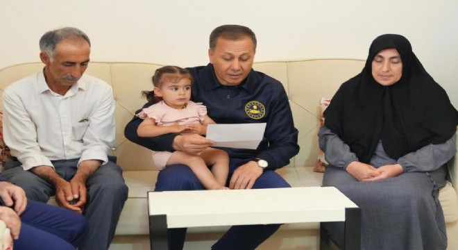 Yerlikaya Şehit Tokyürek'in ailesini ziyaret etti